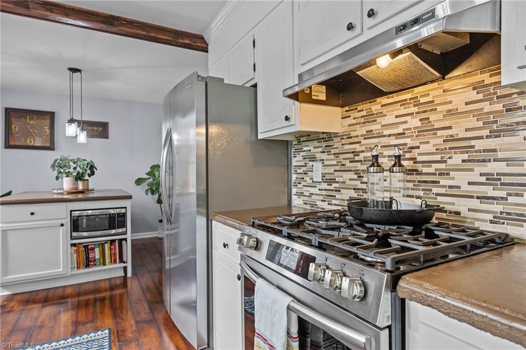 1924 Middlewood Court High Point, NC 27265 - Photo 8 of 27