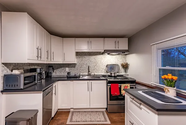 $3,800 | 32 Farmington Street, Unit 1, Worcester, MA 01603