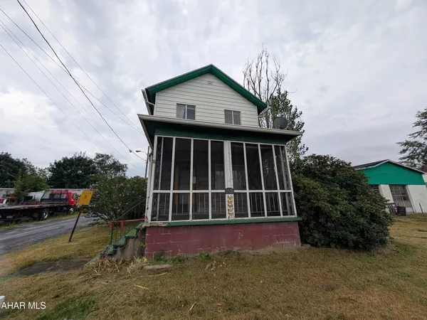 $25,900 | 6920 Highway 711, Seward, PA 15954
