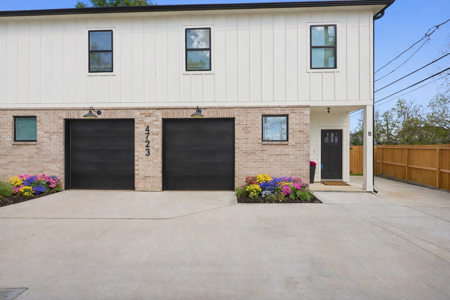 4723 Mallow Street Houston, TX 77033 - Photo 2 of 29