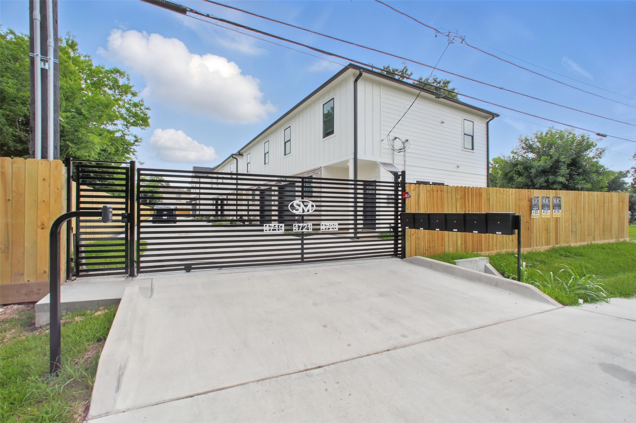 4723 Mallow Street Houston, TX 77033 - Photo 3 of 29 Gated Entry for privacy and security