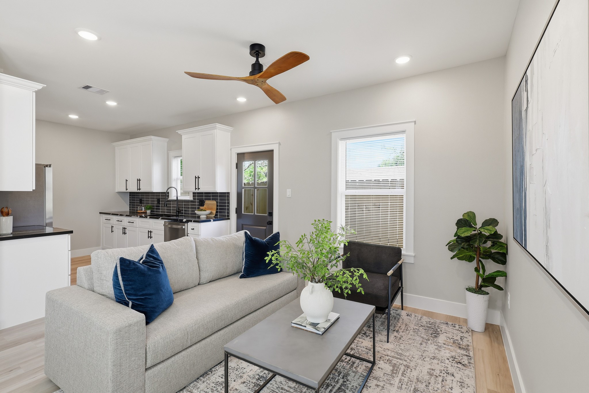 4723 Mallow Street Houston, TX 77033 - Photo 6 of 29