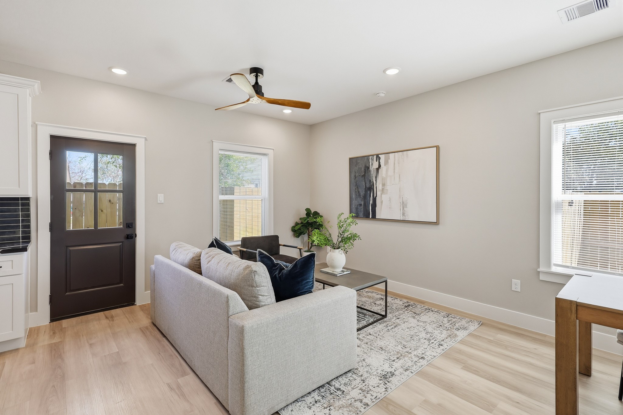 4723 Mallow Street Houston, TX 77033 - Photo 7 of 29