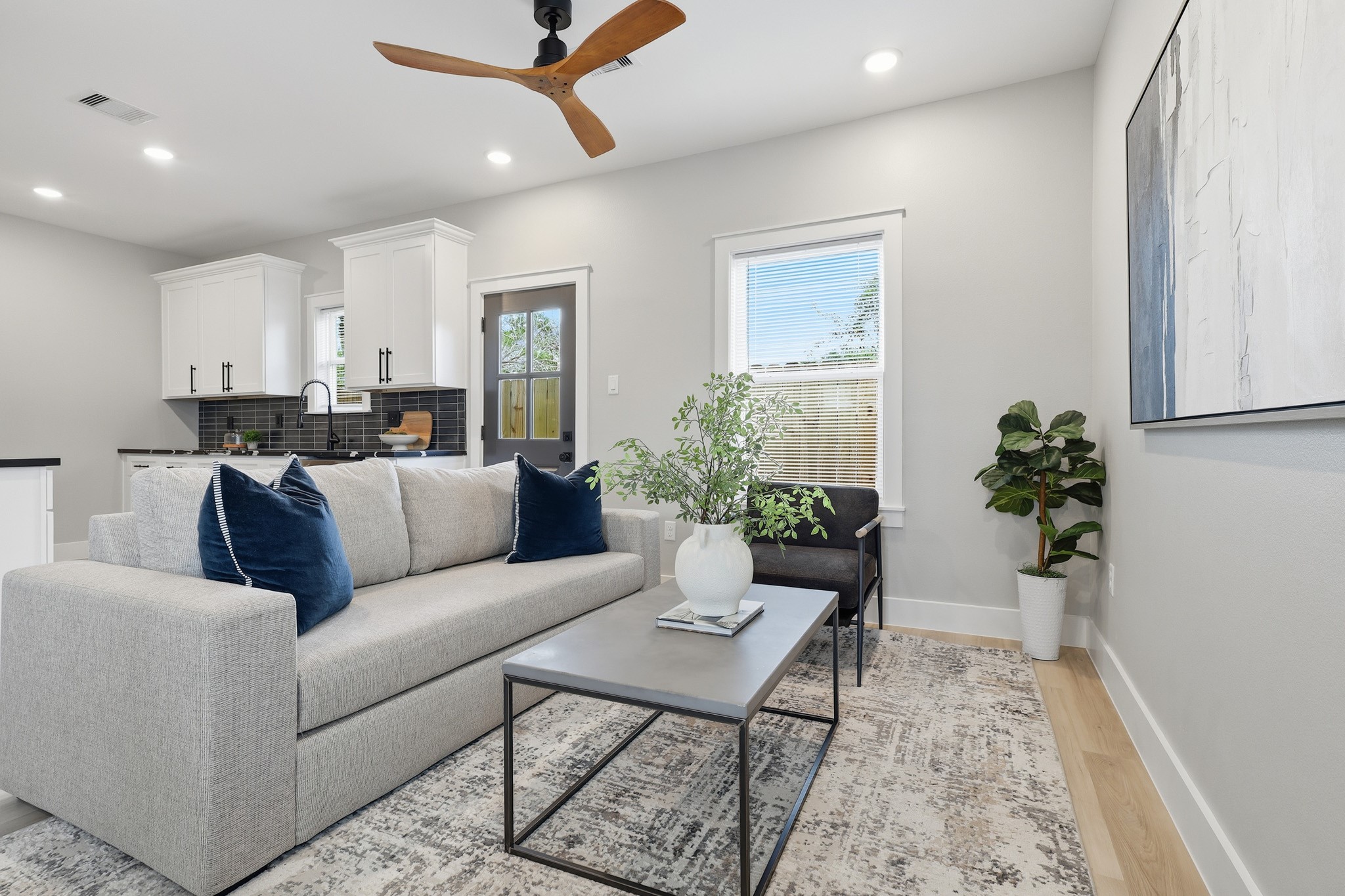 4723 Mallow Street Houston, TX 77033 - Photo 8 of 29