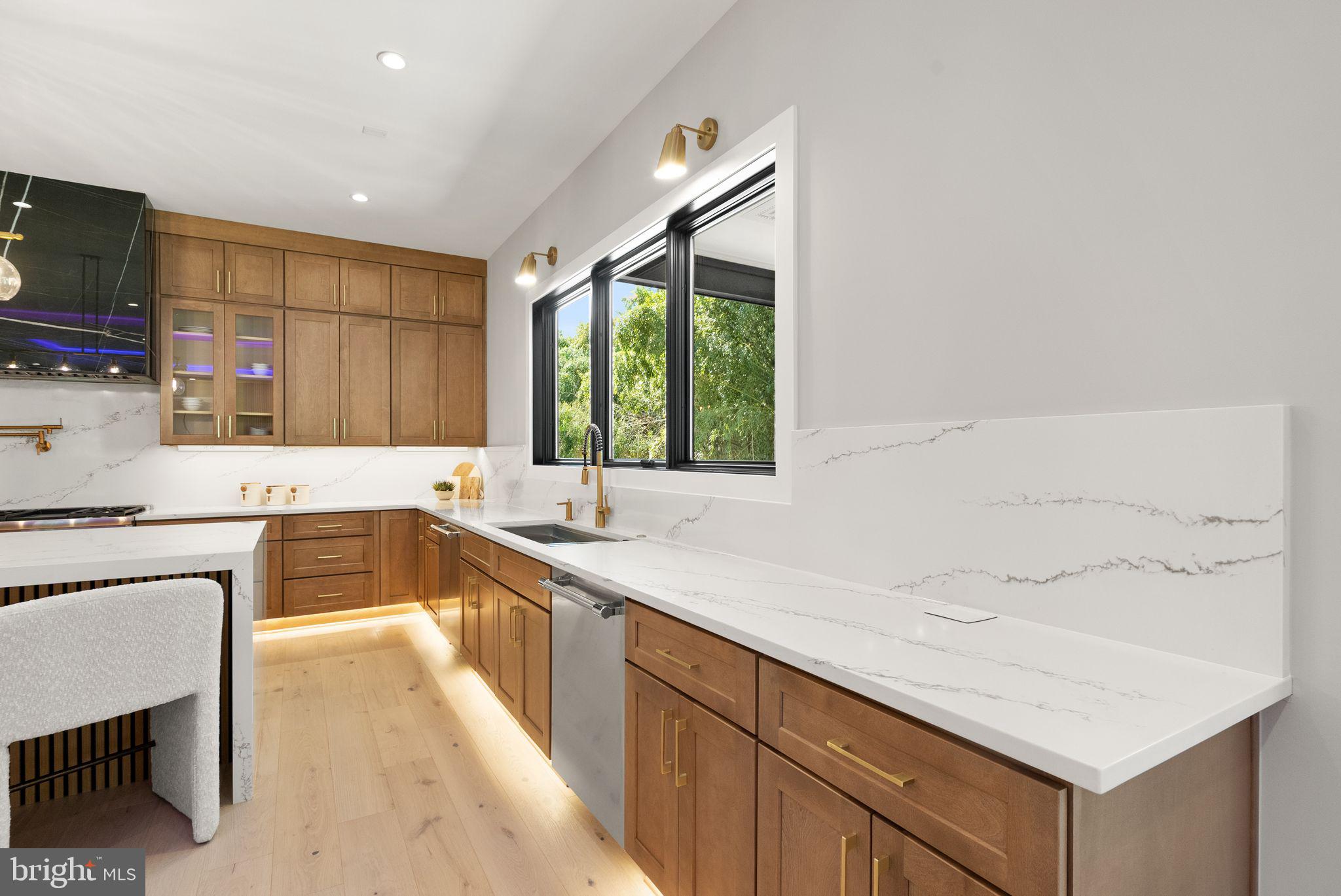 6329 Halsey Road McLean, VA 22101 - Photo 25 of 94 Modern kitchen with elegant finishes.