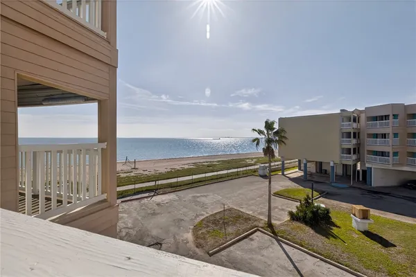 $109,900 | 3938 Surfside Boulevard, Unit 3208, Corpus Christi, TX 78402