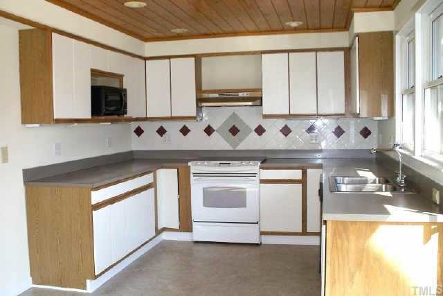6710 Hebron Church Road Mebane, NC 27302 - Photo 7 of 12 Bright modern kitchen