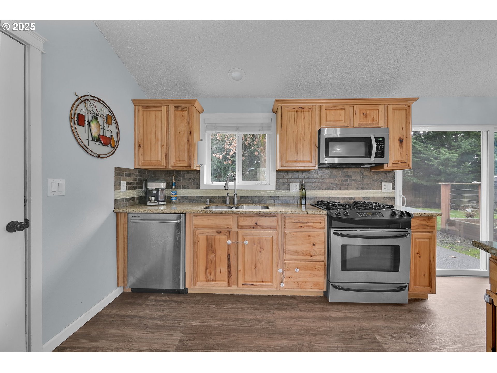 600 Ruby Avenue Eugene, OR 97404 - Photo 14 of 33 Kitchen