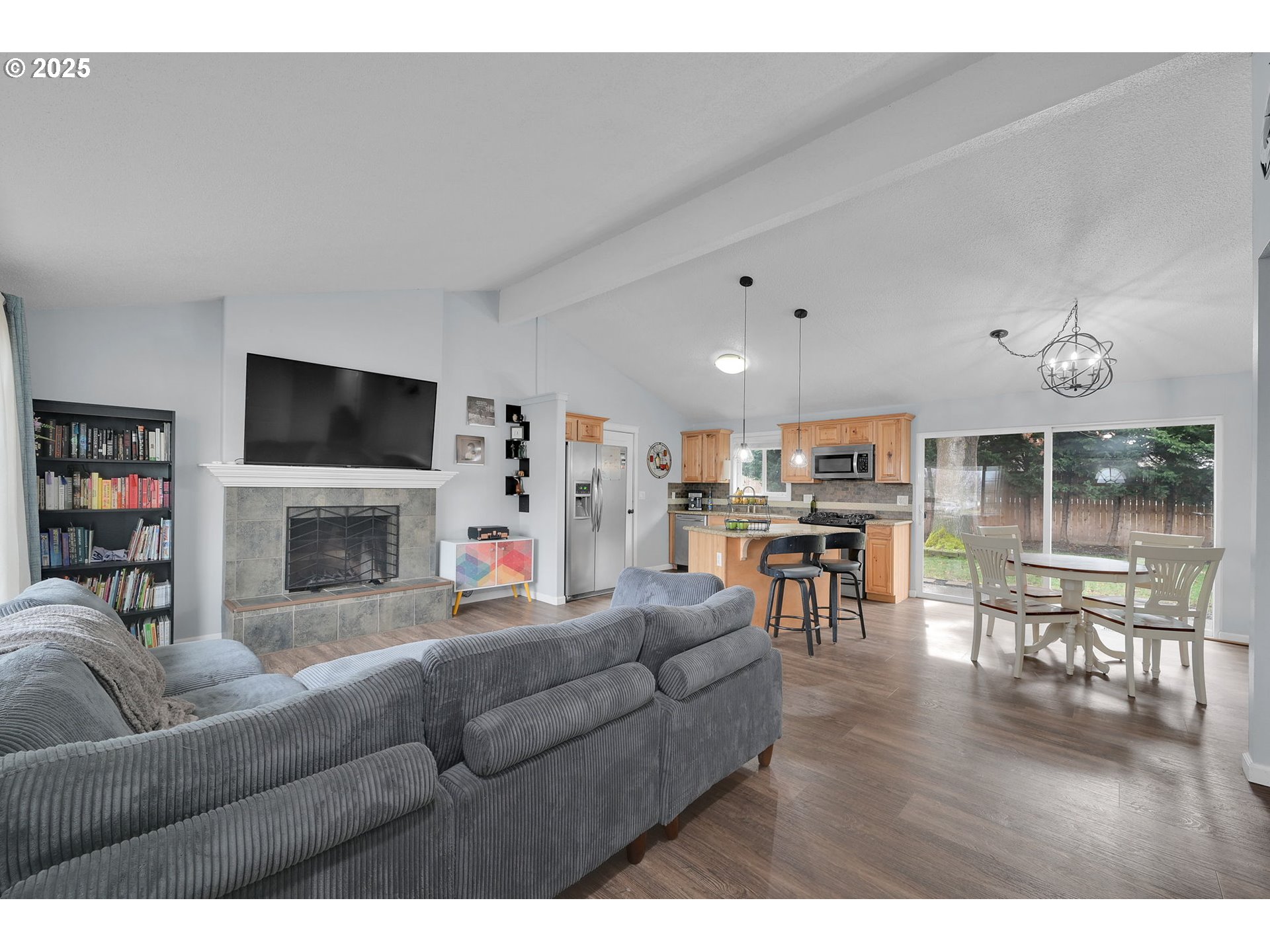 600 Ruby Avenue Eugene, OR 97404 - Photo 8 of 33 Living Room