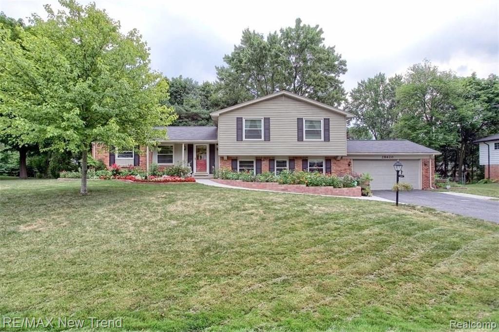 28620 Westerleigh Road Farmington Hills, MI 48334 - Photo 1 of 23