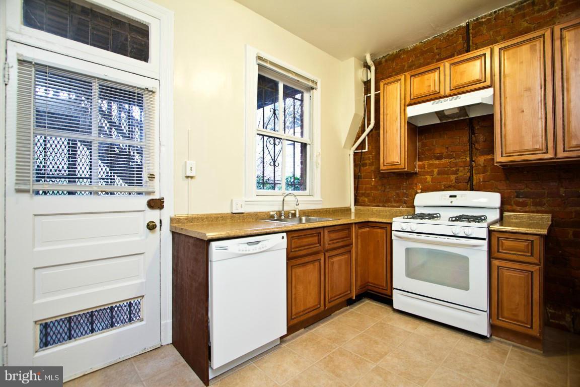 2443 Ontario Road Northwest Washington, DC 20009 - Photo 12 of 30 Middle Unit #1