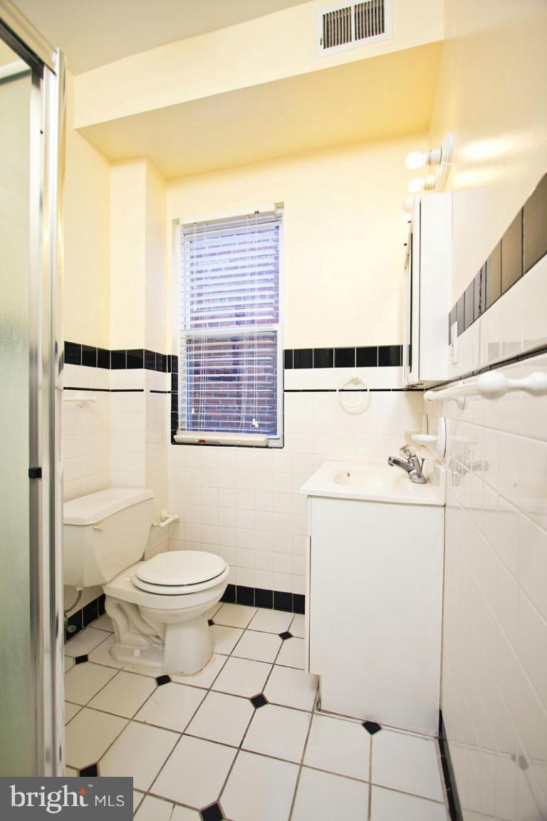 2443 Ontario Road Northwest Washington, DC 20009 - Photo 18 of 30 Middle Unit #1