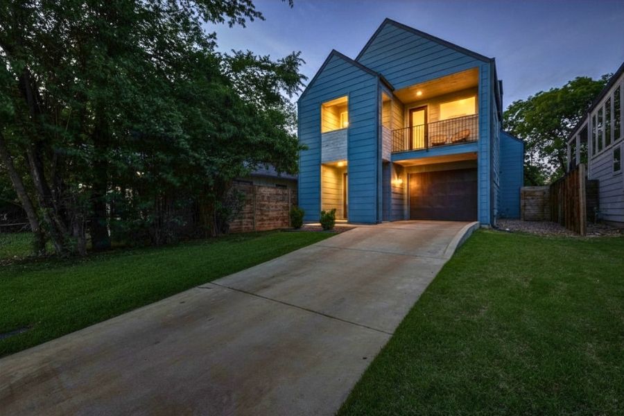 916 East 50th Street, Unit 1 Austin, TX 78751 - Photo 26 of 36 Time to walk to Rocco's Neighborhood Joint for dinner!
