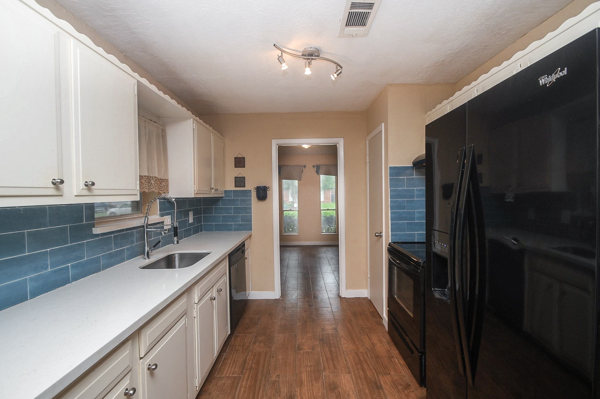 16730 Townes Road Friendswood, TX 77546 - Photo 9 of 20