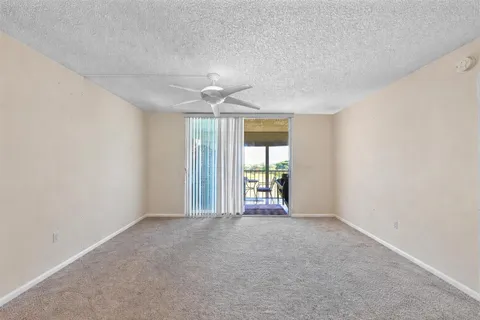 $160,000 | 4570 Northwest 18th Avenue, Unit 604, Deerfield Beach, FL 33064