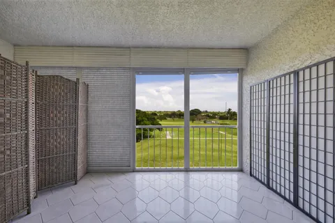 $160,000 | 4570 Northwest 18th Avenue, Unit 604, Deerfield Beach, FL 33064