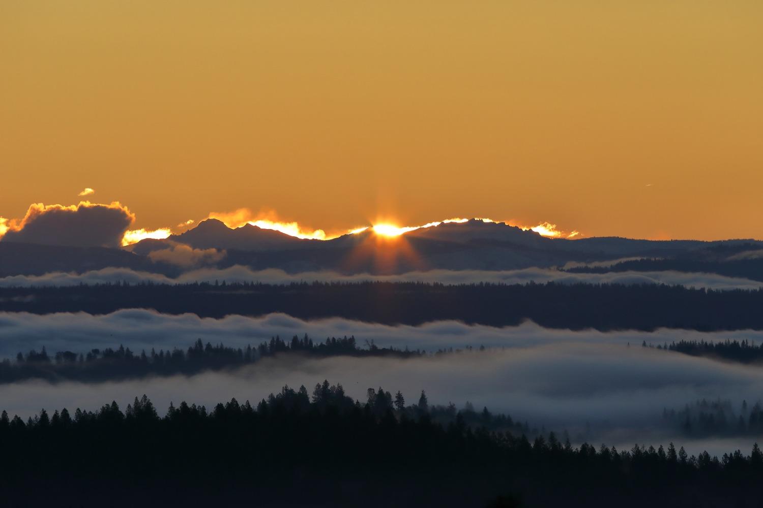13197 American Ranch Court Grass Valley, CA 95949 - Photo 35 of 77 a view of lake and mountain