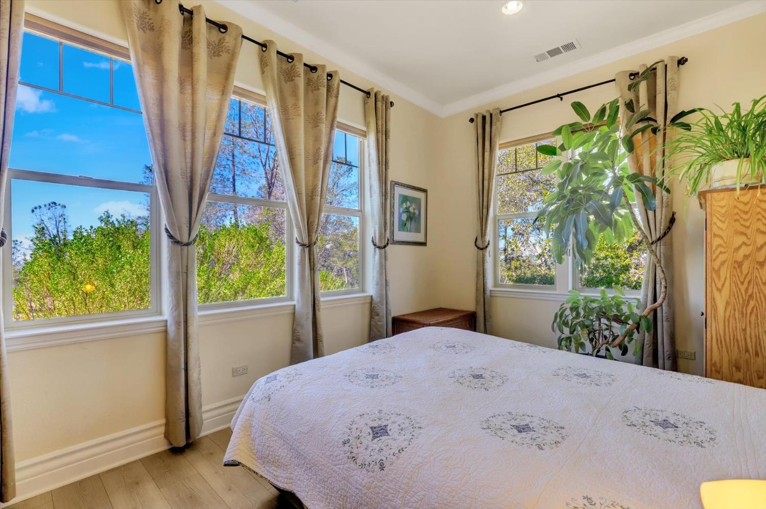 13197 American Ranch Court Grass Valley, CA 95949 - Photo 40 of 77 a bedroom with a bed and a window