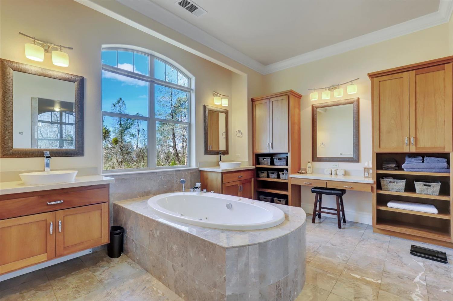 13197 American Ranch Court Grass Valley, CA 95949 - Photo 51 of 77 a bathroom with a tub sink and mirror