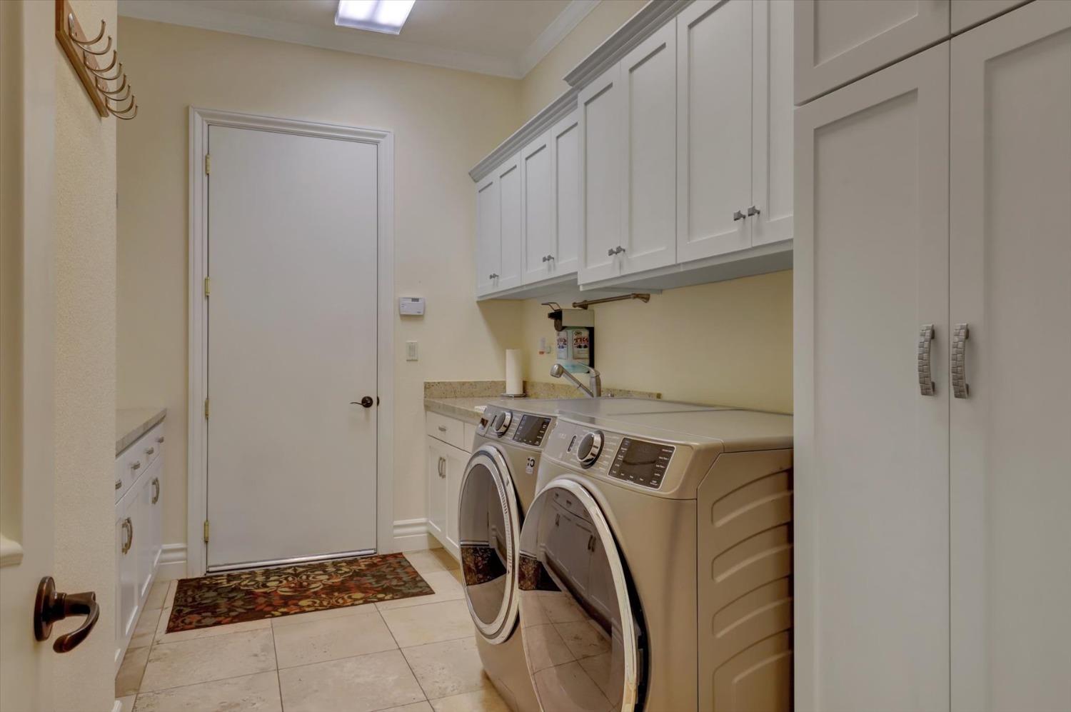 13197 American Ranch Court Grass Valley, CA 95949 - Photo 59 of 77 Laundry room with sink