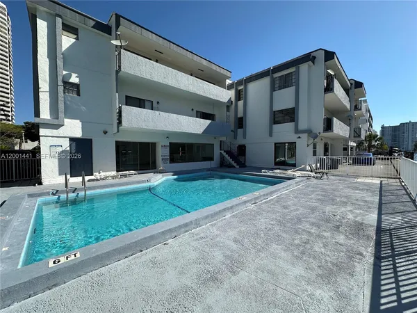 $2,200 | 3582 Northeast 171 Street, Unit 301, North Miami Beach, FL 33160