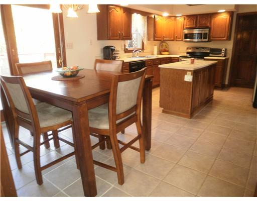 10114 Deer View Point Road Wexford, PA 15090 - Photo 3 of 16 Kitchen.