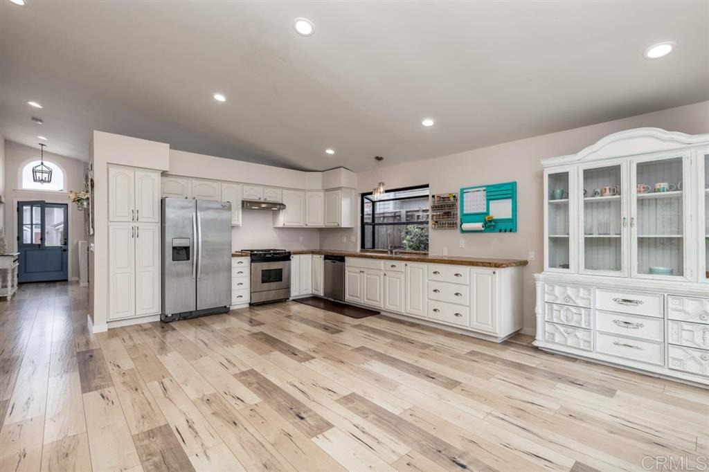 1606 Hawk View Drive Encinitas, CA 92024 - Photo 9 of 25 Gallery Image 9
