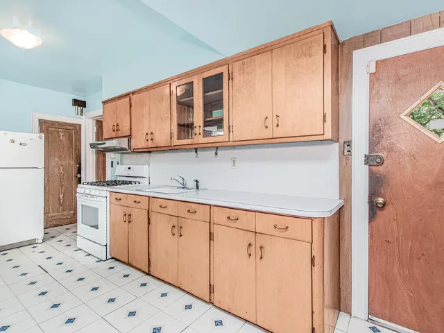 $799,000 | 5621 Post Road | North Riverdale