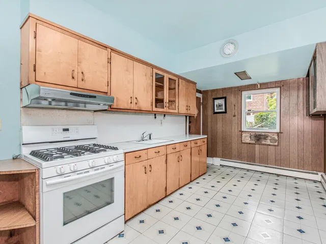 $799,000 | 5621 Post Road | North Riverdale