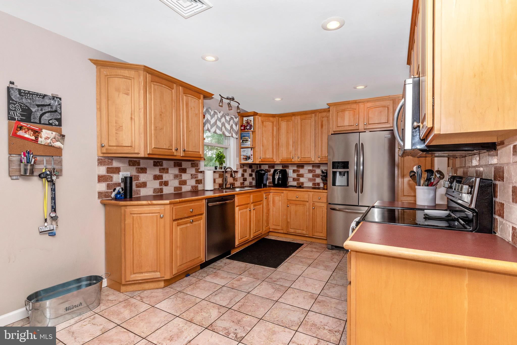 116 Pinetown Road Norristown, PA 19403 - Photo 12 of 57 Kitchen with lots of counter space