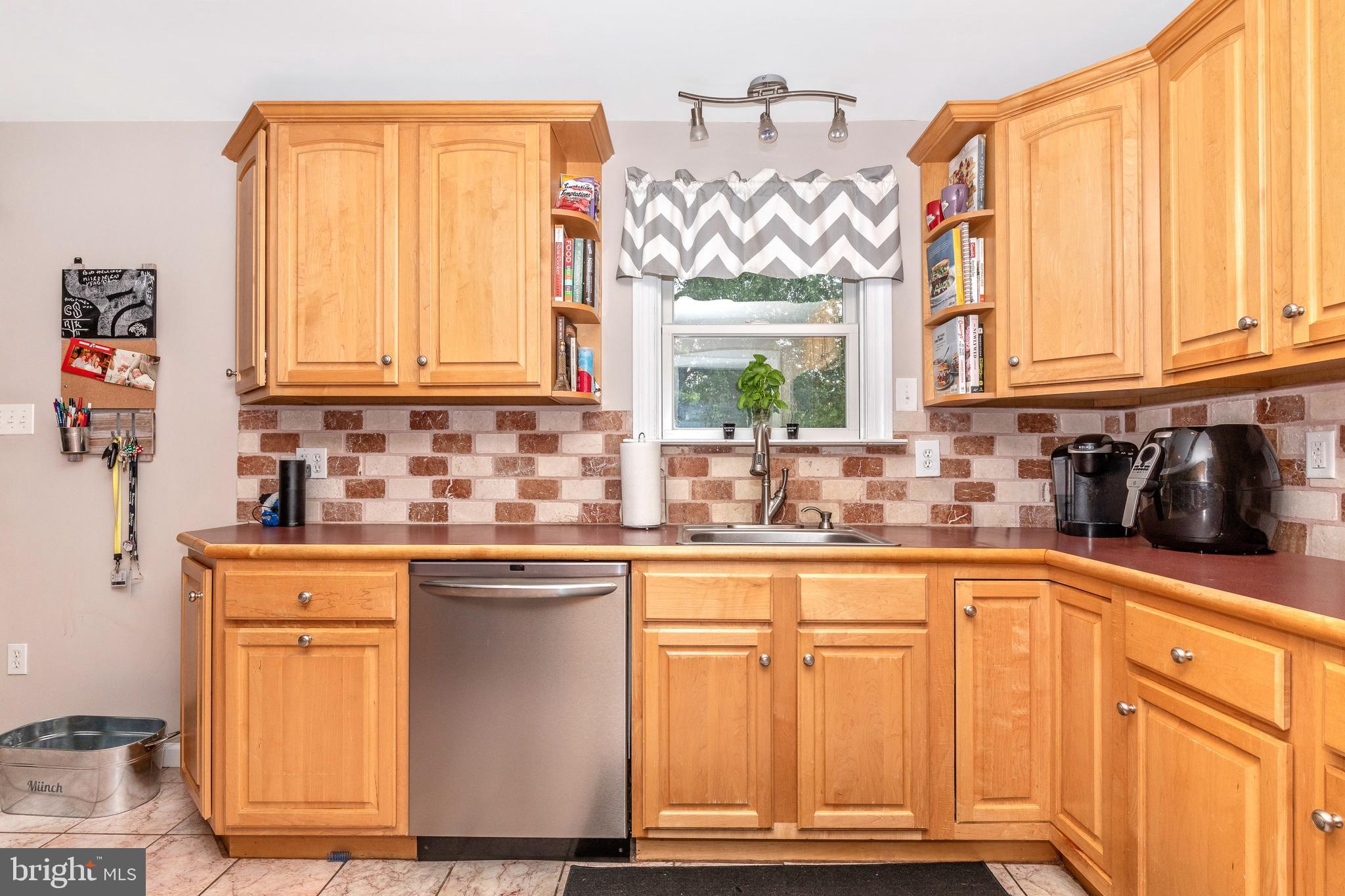 116 Pinetown Road Norristown, PA 19403 - Photo 13 of 57 Kitchen with stainless stain dishwasher