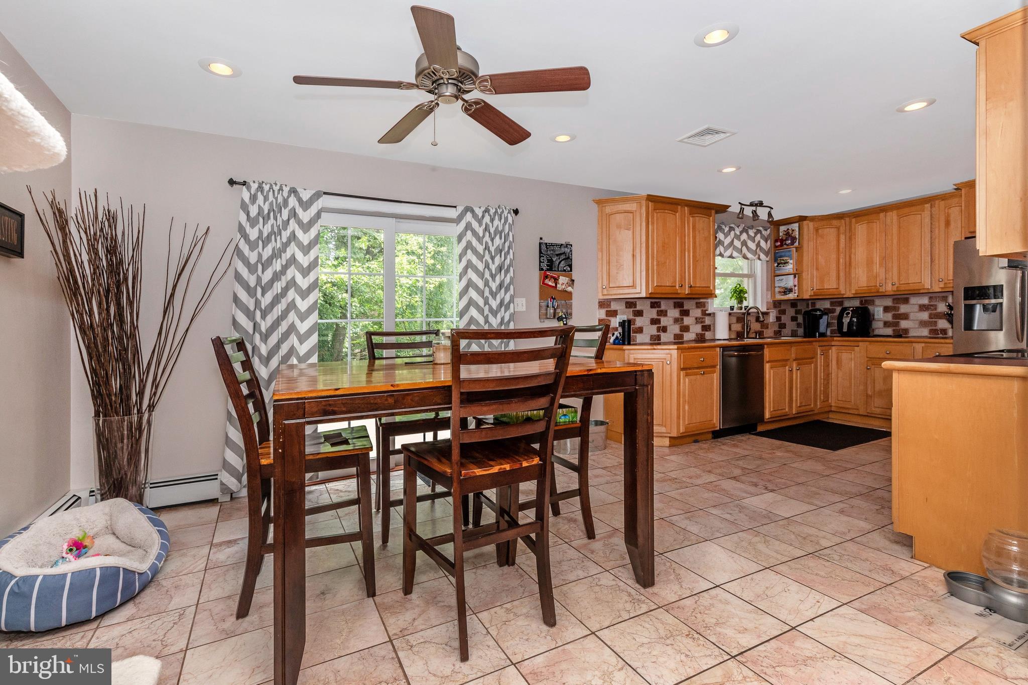 116 Pinetown Road Norristown, PA 19403 - Photo 17 of 57 Dining area - eat in kitchen