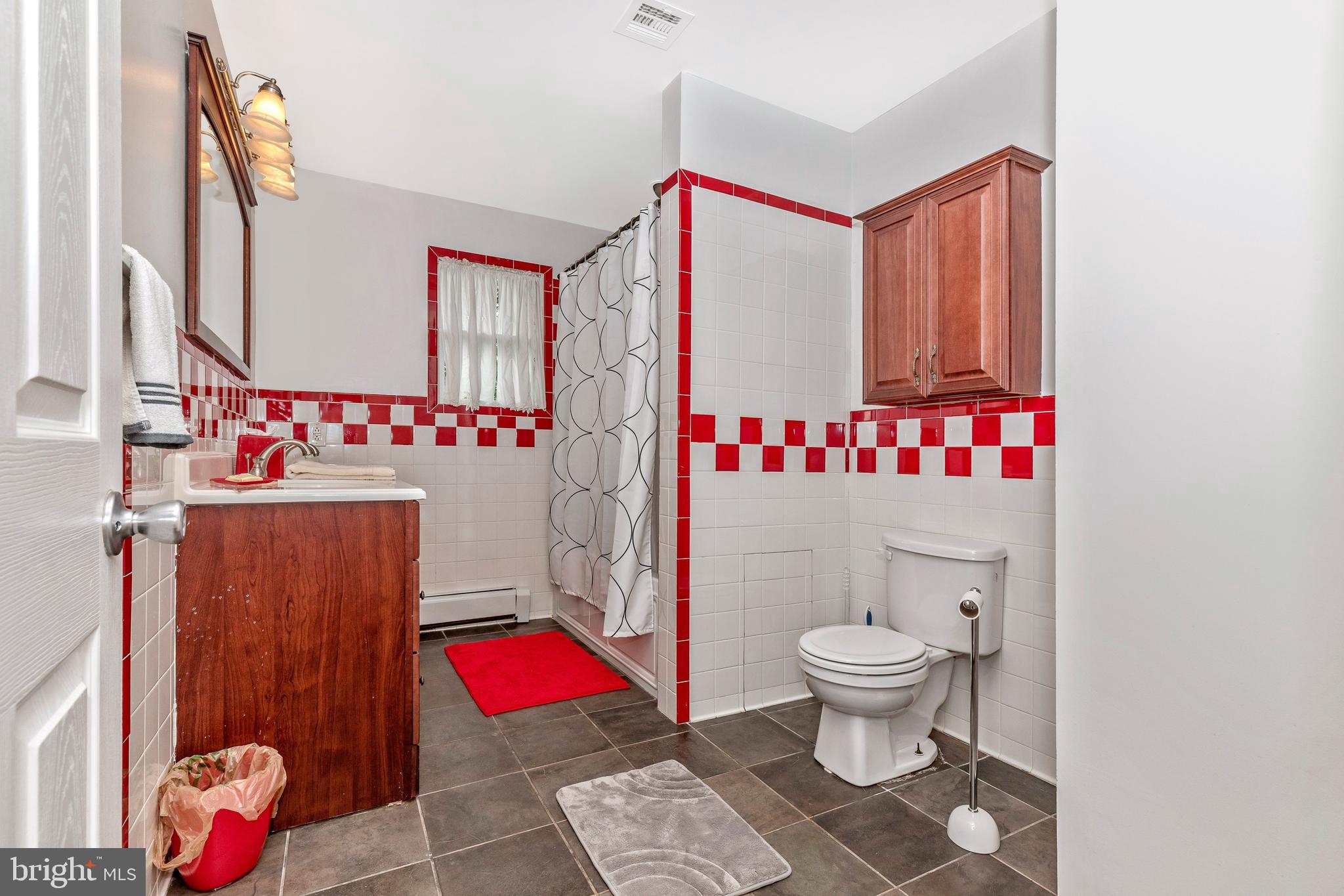 116 Pinetown Road Norristown, PA 19403 - Photo 32 of 57 2nd floor bathroom