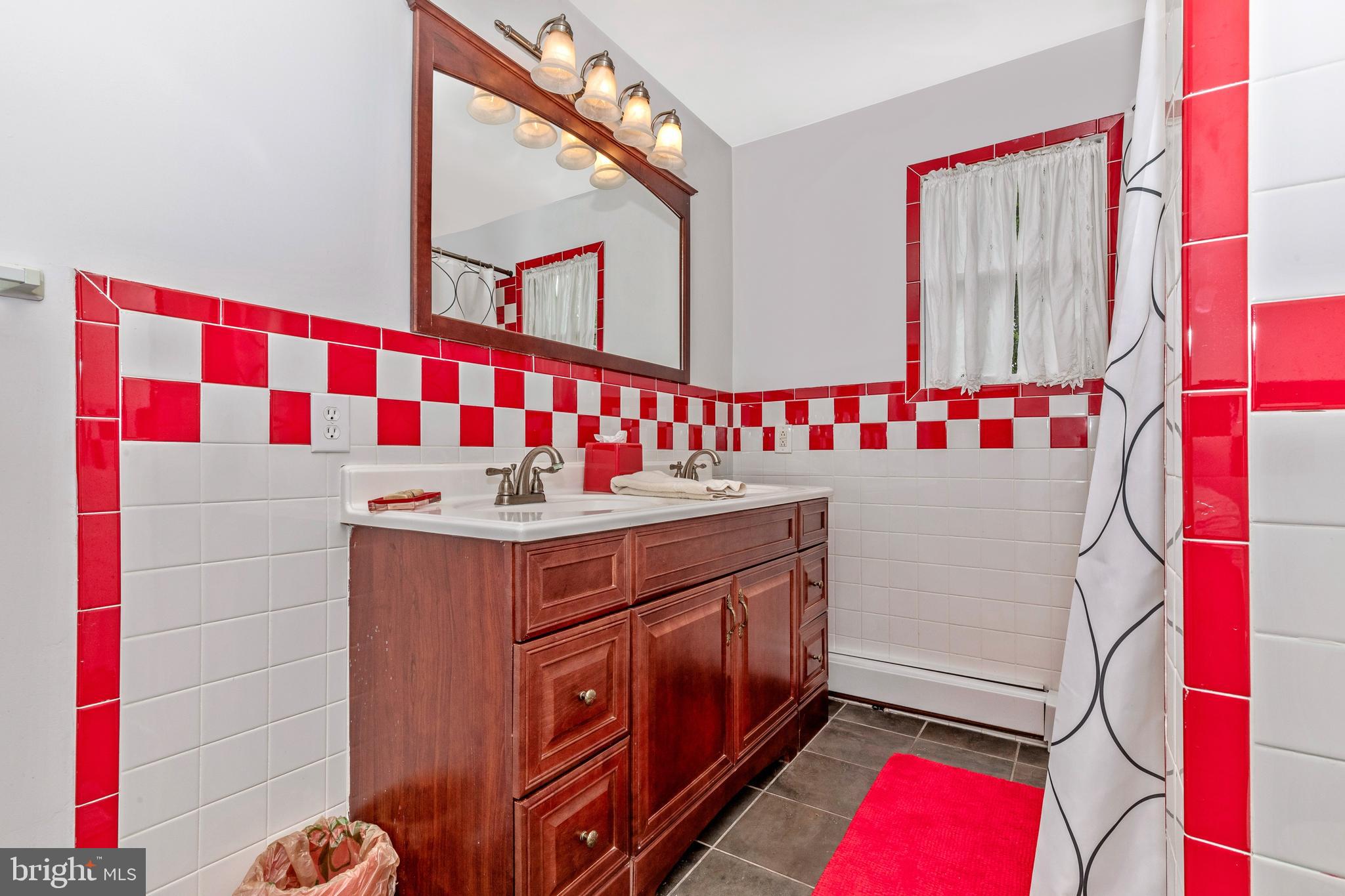 116 Pinetown Road Norristown, PA 19403 - Photo 33 of 57 2nd floor bathroom