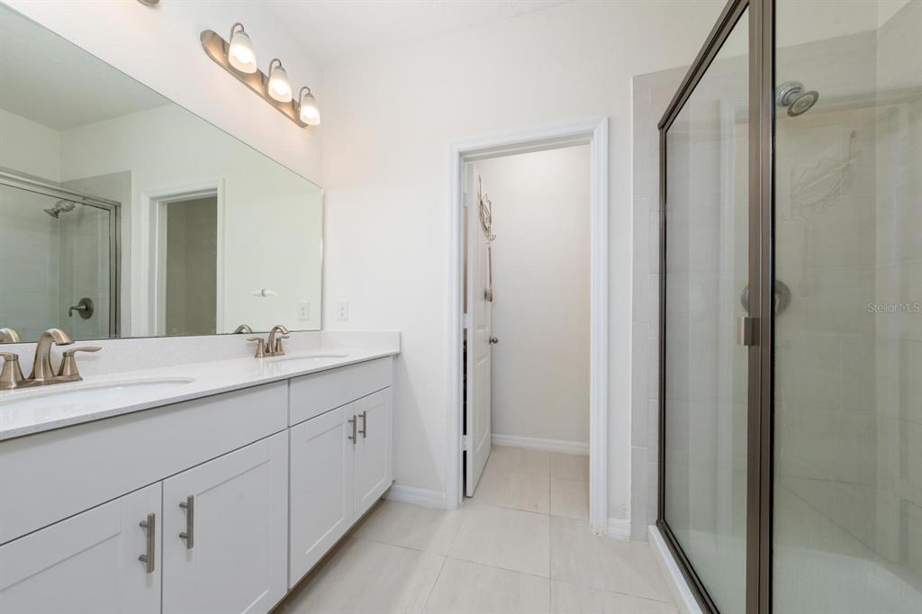 4450 Small Creek Road Kissimmee, FL 34744 - Photo 15 of 25 a bathroom with a double vanity sink and a mirror