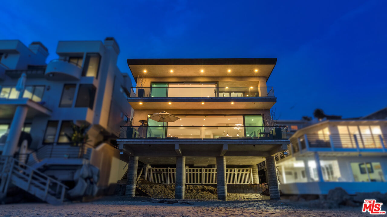 25250 Malibu Road Malibu, CA 90265 - Photo 69 of 69 a view of a building with sitting area