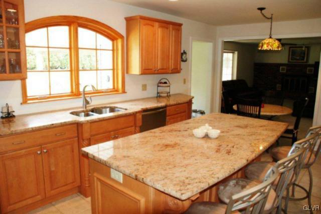 943 Bridle Path Road Allentown, PA 18103 - Photo 7 of 20 Gallery Image 7