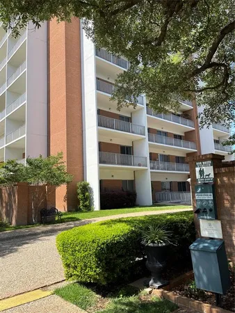 $320,000 | 4924 Cobbs Drive, Unit 8C, Waco, TX 76710