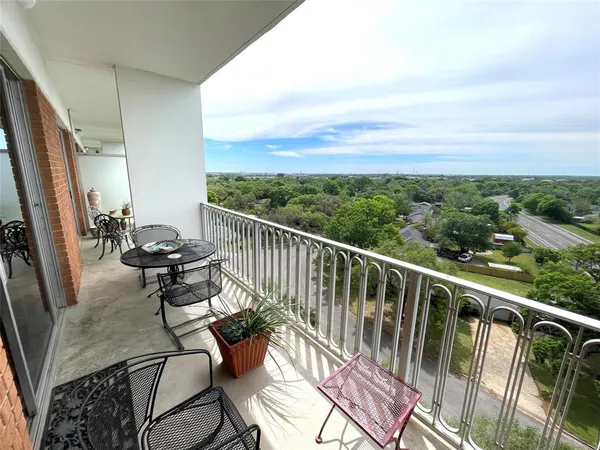$320,000 | 4924 Cobbs Drive, Unit 8C, Waco, TX 76710