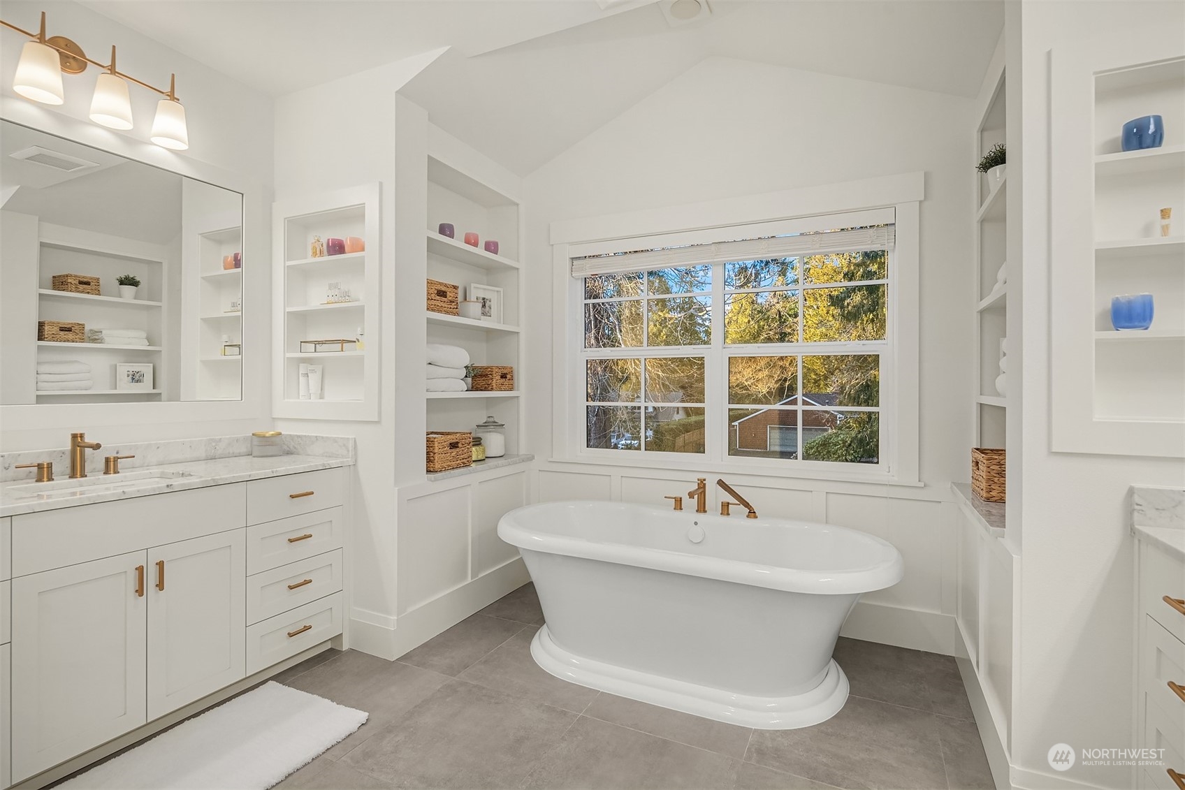 202 Woodhaven Place Edmonds, WA 98020 - Photo 28 of 40 a bathroom with a sink and a bathtub
