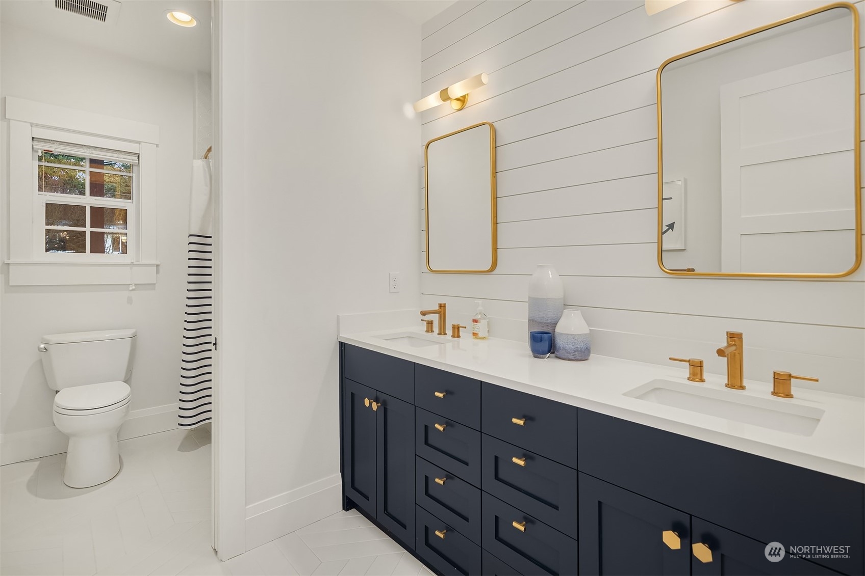 202 Woodhaven Place Edmonds, WA 98020 - Photo 31 of 40 a bathroom with a toilet sink and mirror