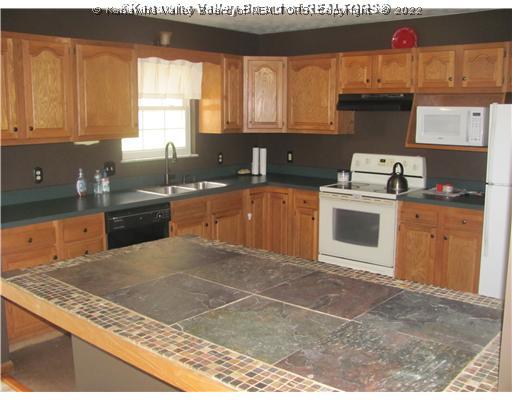 2642 Benedict Road Culloden, WV 25510 - Photo 5 of 16 Kitchen.