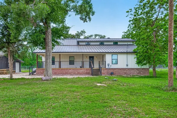 $650,000 | 803 County Road 772, Damon, TX 77430