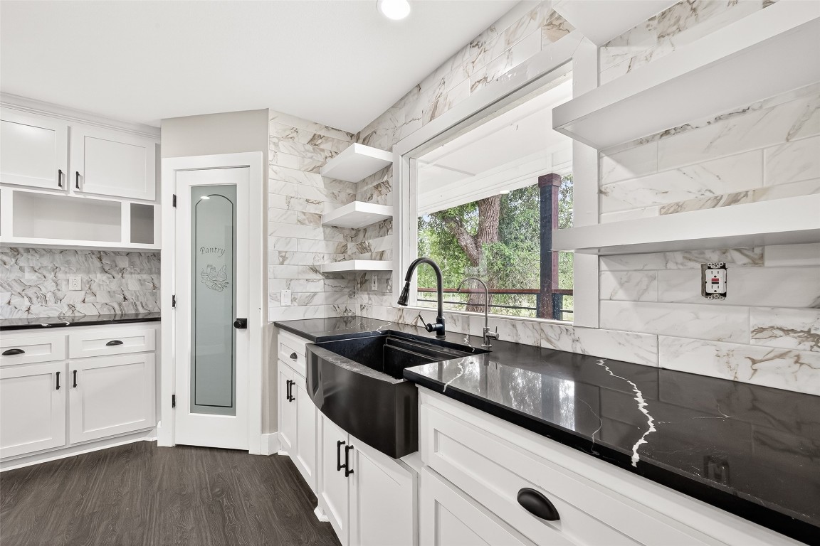 803 County Road 772 Damon, TX 77430 - Photo 14 of 47