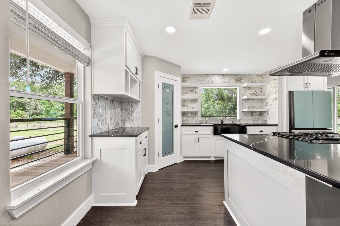 803 County Road 772 Damon, TX 77430 - Photo 21 of 47