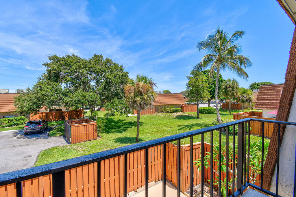 3900 County Line Road, Unit 22A Tequesta, FL 33469 - Photo 26 of 31 3900CountyLineRd#22A_35