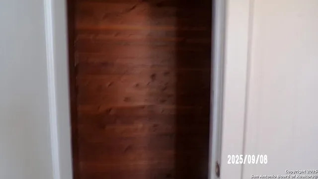 a picture of a bathroom