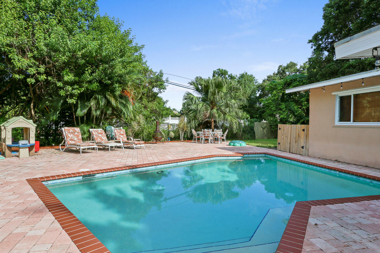 400 Pittsburgh Drive Jupiter, FL 33458 - Photo 17 of 23 400 Pittsburgh Dr Jupiter FL-print-017-1