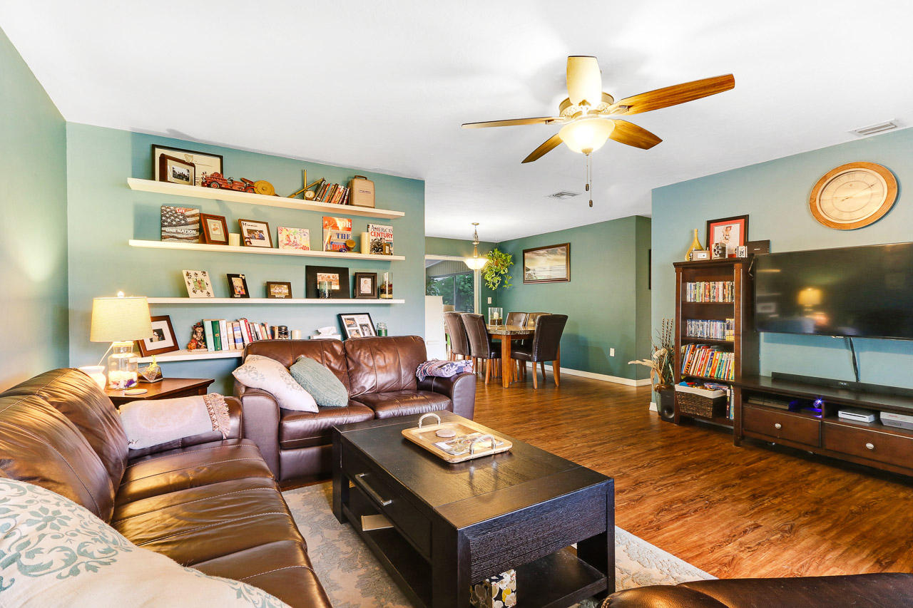 400 Pittsburgh Drive Jupiter, FL 33458 - Photo 3 of 23 400 Pittsburgh Dr Jupiter FL-print-006-3