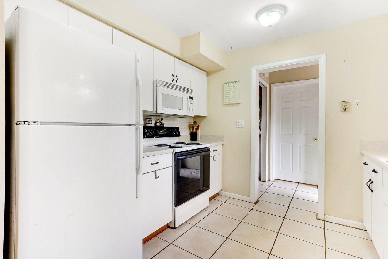 400 Pittsburgh Drive Jupiter, FL 33458 - Photo 7 of 23 400 Pittsburgh Dr Jupiter FL-print-008-1